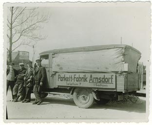 Mitarbeiter der Parkettfabrik in Arnsdorf 1934